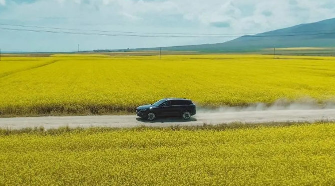 宇尘说车│岚图FREE首次参加青海湖（国际）电动汽车挑战赛