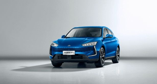 年轻人买新能源车怎么选？赛力斯华为智选SF5了解一下