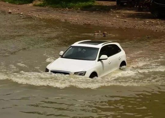电动汽车不怕水，这是真的么？