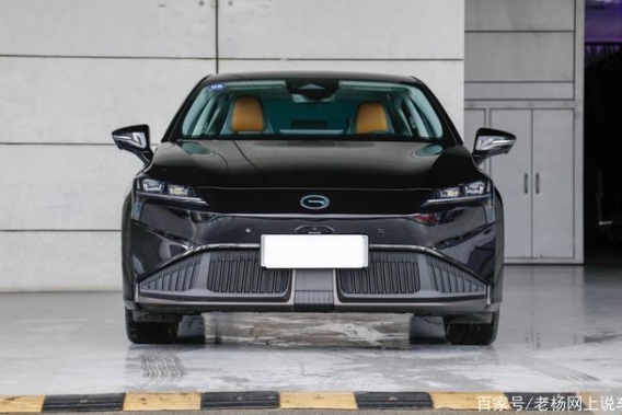 长4810mm，纯电动602Km续航，6.8s破百有豪华座舱，这车真实在