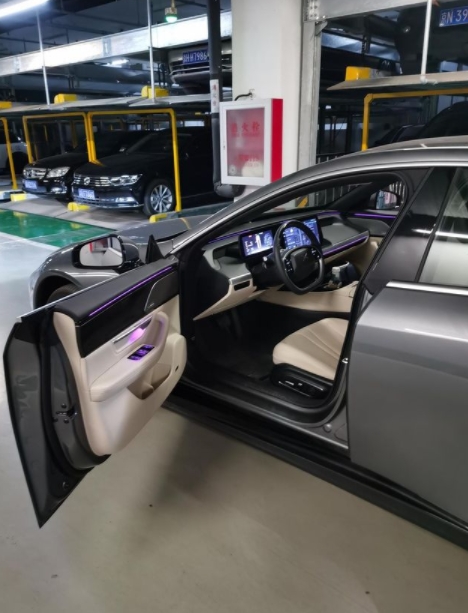 手握20万,新能源比亚迪汉EV和小鹏P7哪款车更值得入手呢