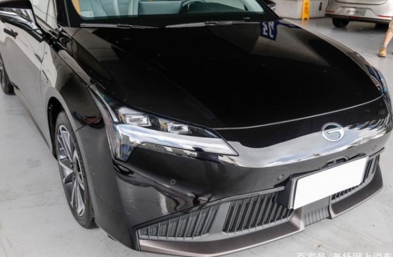 长4810mm，纯电动602Km续航，6.8s破百有豪华座舱，这车真实在