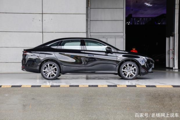 长4810mm，纯电动602Km续航，6.8s破百有豪华座舱，这车真实在
