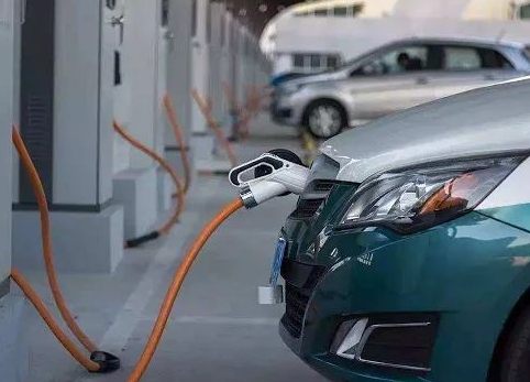 新能源汽车销量有望达240万辆，"碳中和"提速电动汽车市场化普及