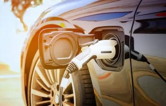 新能源汽车销量有望达240万辆，"碳中和"提速电动汽车市场化普及