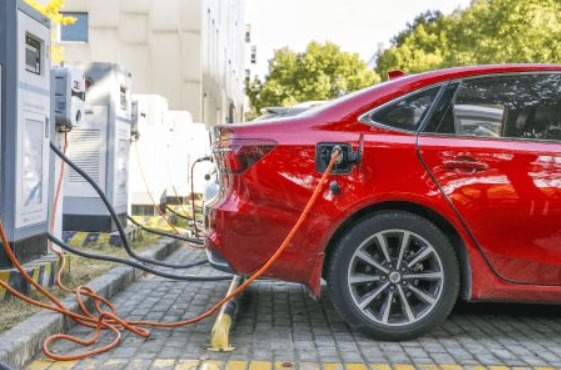 开惯电动车后，真的再也开不惯燃油车了吗？网友：此话不假