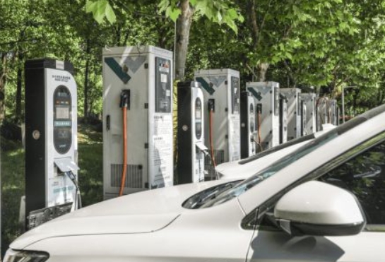 开惯电动车后，真的再也开不惯燃油车了吗？网友：此话不假