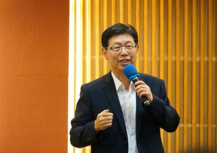 富士康董事长：2023年在美国量产电动车，向生产高科技产品转型