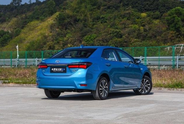 丰田第一款新能源汽车上市，冲一次点跑1000公里，网友：太强了