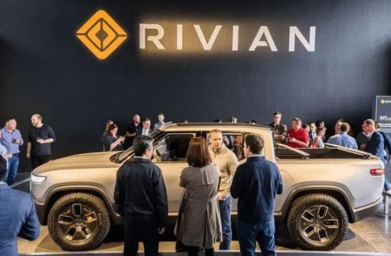 “特斯拉杀手”来了，贝佐斯电动汽车公司即将上市，马斯克有点慌