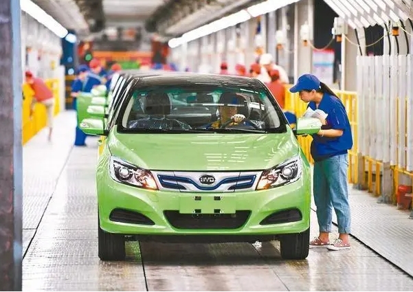 中国能源新突破！或将攻破电动汽车世界级难题，燃油车会被取代？