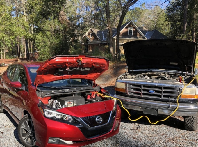 为什么电动汽车仍然使用12伏电池？