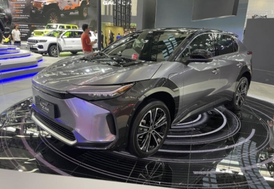 纯电动汽车发展如火如荼，丰田章男为何仍要“泼冷水”？