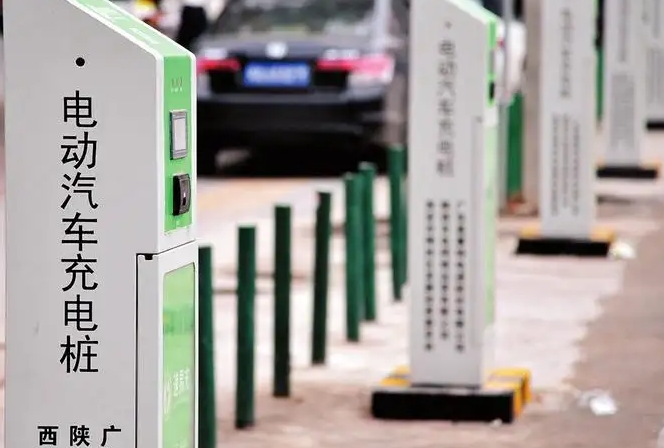 中国充电联盟：10月电动汽车公共充电桩环比增加3.9万台同比增长57.71%