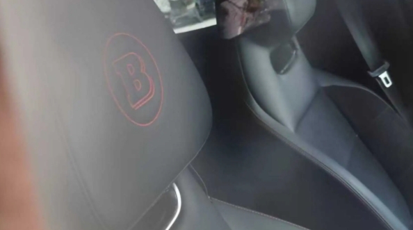 第二款新智能电动汽车在中国被窥探……配备巴博斯座椅