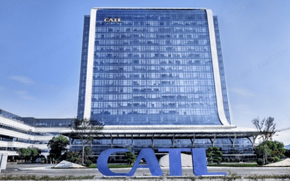 宁德时代仍是核心，小鹏回应传闻！真相是产业链竞争博弈升级！