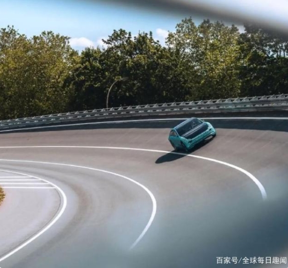 荷兰太阳能电动汽车计划今年推出，行驶数月不充电首付就要108万