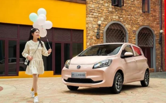 长安旗下高颜值电动汽车,49800元起售,NEDC综合续航里程达301km