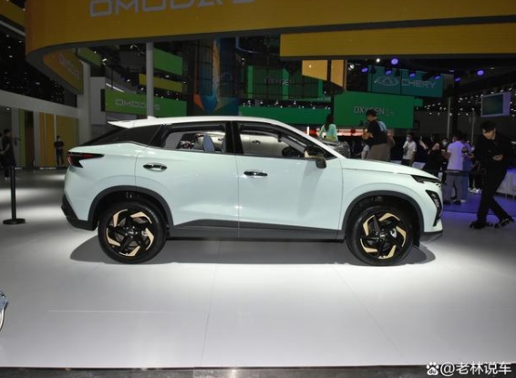 奇瑞全新SUV亮相，看上去像电动汽车，实际上却是燃油汽车