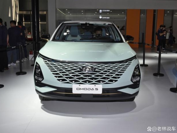 奇瑞全新SUV亮相，看上去像电动汽车，实际上却是燃油汽车