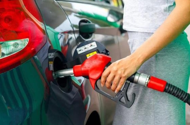 打败燃油汽车的不是新能源汽车，而是“六连涨”的油价