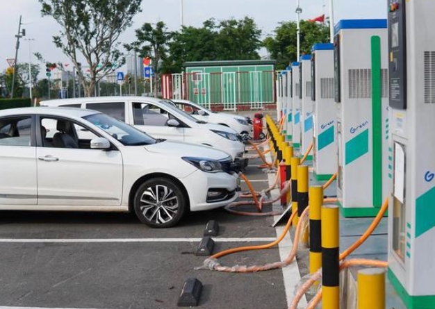 打败燃油汽车的不是新能源汽车，而是“六连涨”的油价