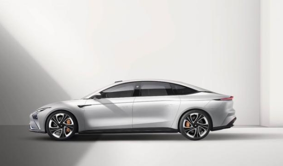 40万级国产电动轿车大PK零百加速3.8秒蔚来ET7和智己L7谁能胜出