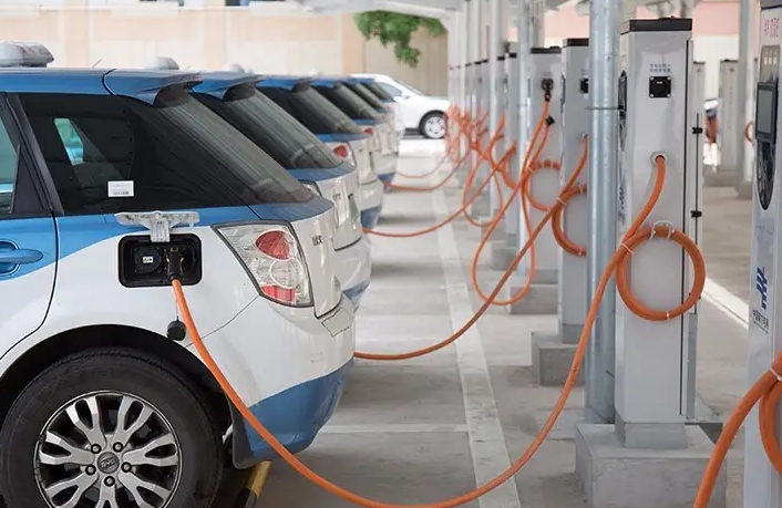 让电动汽车在河北省“满格”跑起来“十四五”期间新建公用充电桩3.4万个