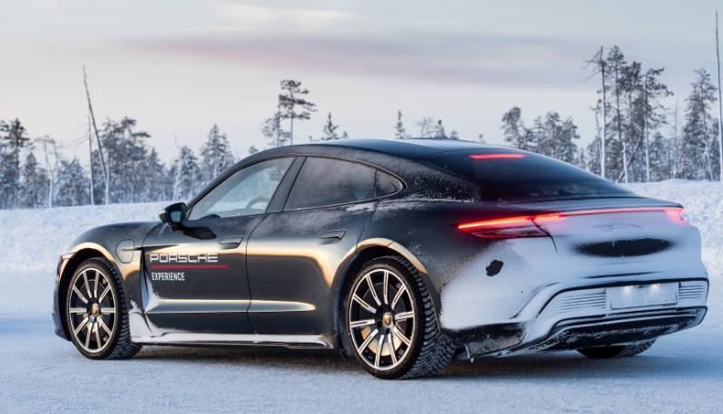 寒冷天气对每种型号的电动汽车续航里程的影响不同：以下是一些示例