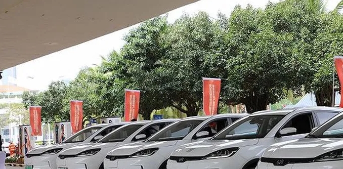 海南电网大型集中电动汽车充电站投运24小时运营