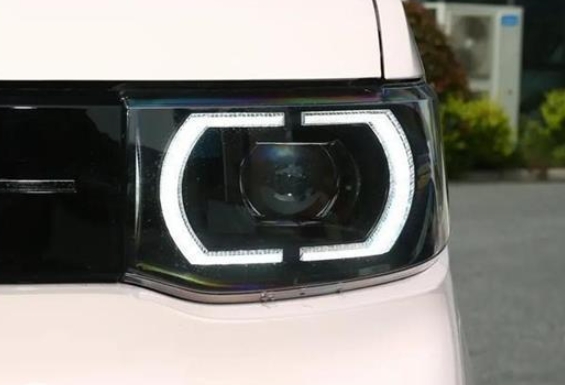 宏光MINIEV车身小巧,续航达到300km