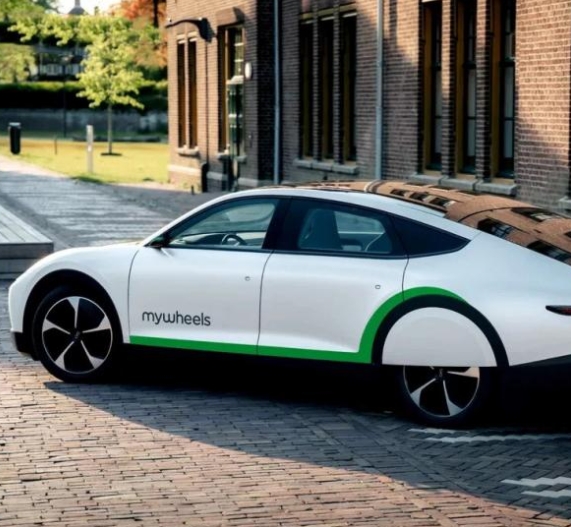 全球首款太阳能电动汽车问世，仅靠太阳能每天行驶70公里！