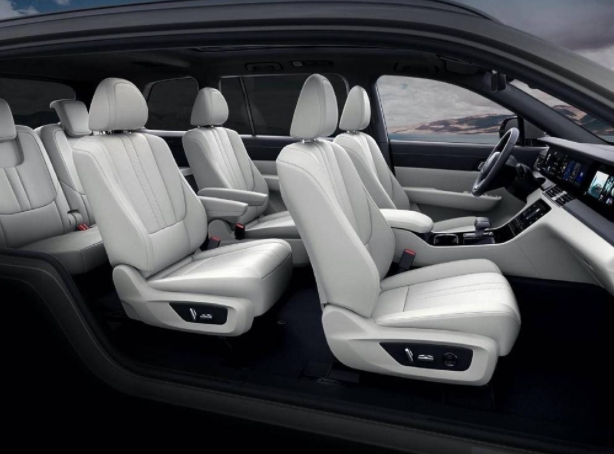 电动汽车时代来临，“小理蔚”对标BBA重新定义豪华