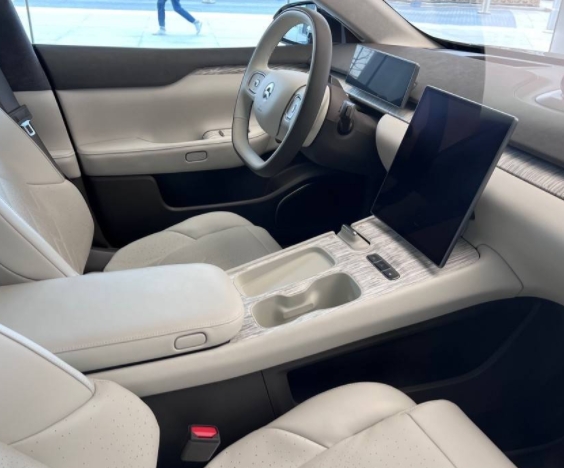 电动汽车时代来临，“小理蔚”对标BBA重新定义豪华