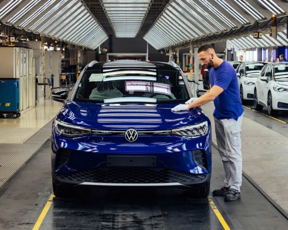 大众首席执行官迪斯表示大众将与特斯拉在电动汽车展开激烈竞争