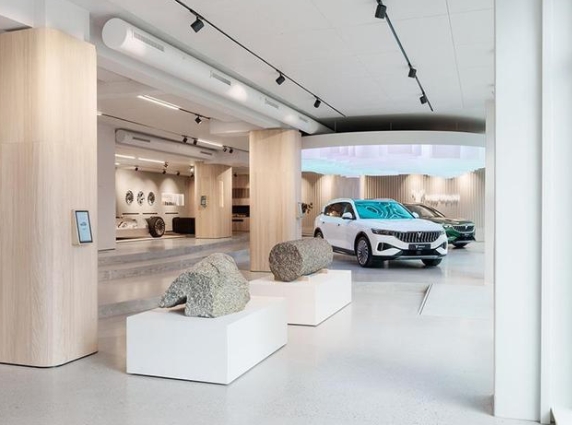 岚图出海，智能电动汽车时代展开中国叙事