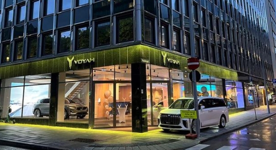 岚图出海，智能电动汽车时代展开中国叙事