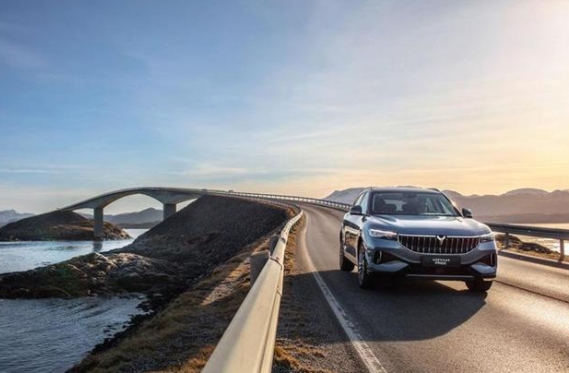 岚图出海，智能电动汽车时代展开中国叙事