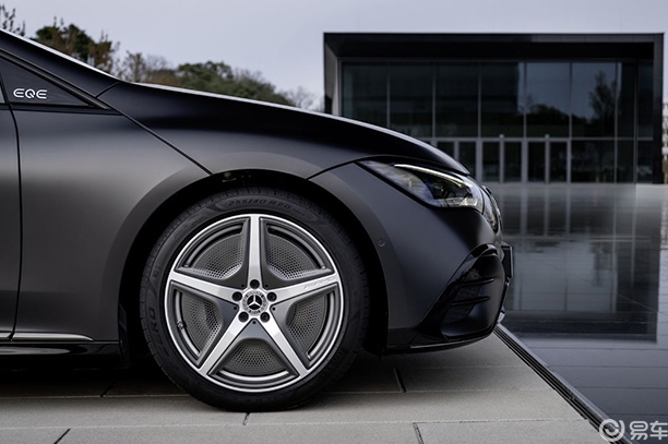 最具代表性的电动汽车奔驰EQE海外试驾
