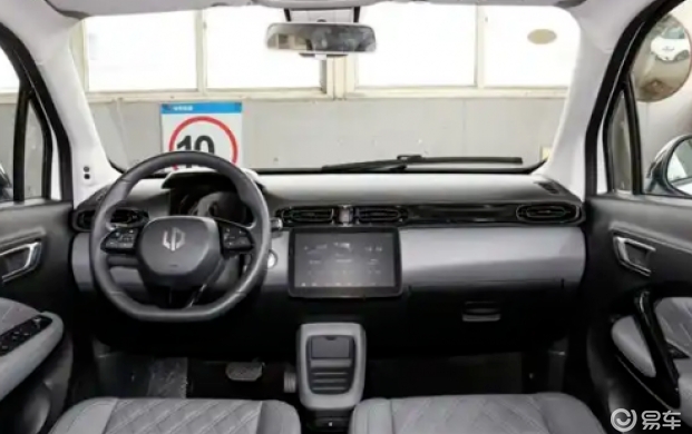 零跑T03纯电动汽车实力担当，时尚造型让女性蠢蠢欲动