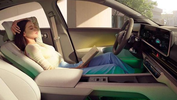 现代汽车纯电动汽车IONIQ(艾尼氪)6全球首秀，最大续航里610km