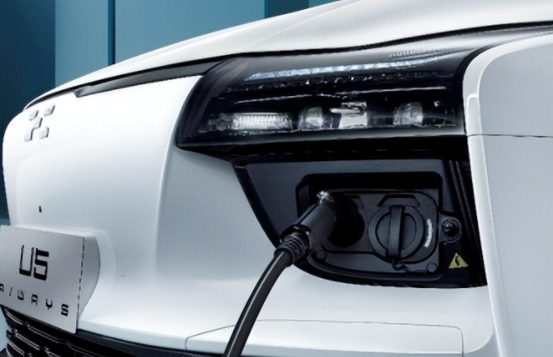 纯电SUV爱驰U5：新能源汽车领域，家庭用车的不二之选
