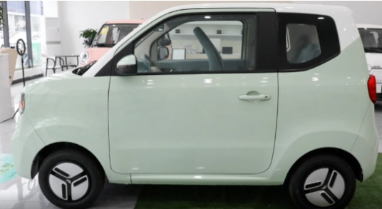 新能源汽车“她时代”来临，凌宝Uni打造新一代女神车