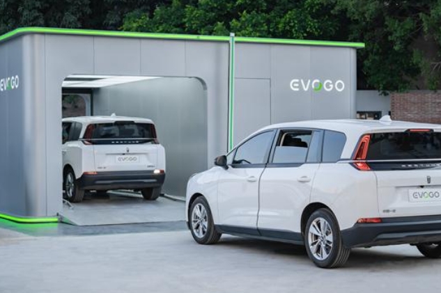 让电动汽车快速“满血复活”换电模式将引发行业变革播