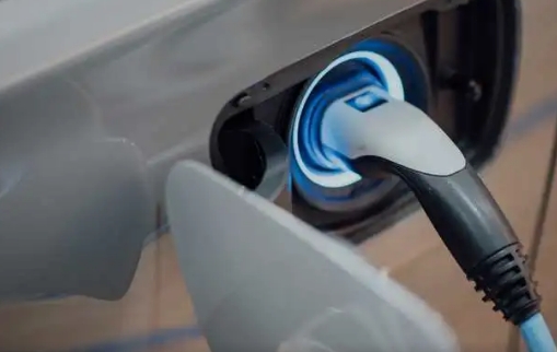 新能源汽车市场延续高增长产业链企业积极扩产