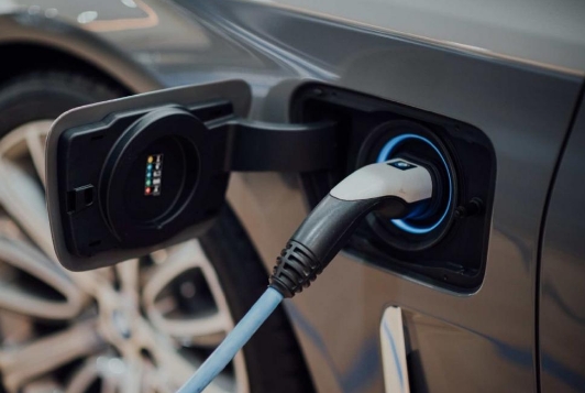 特斯拉降价，比亚迪涨价！新能源汽车价格何去何从？