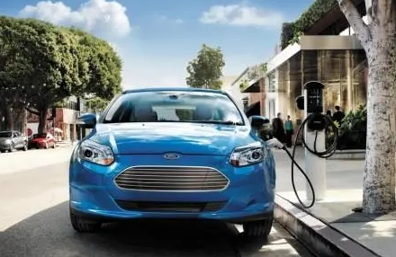 福特(F.US)2022年电动汽车销量翻倍美国市场地位仅次于特斯拉(TSLA.US)