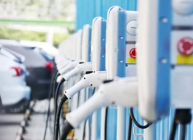 成都市新能源汽車保有量突破55萬輛累計建成各類充電樁13.4萬個