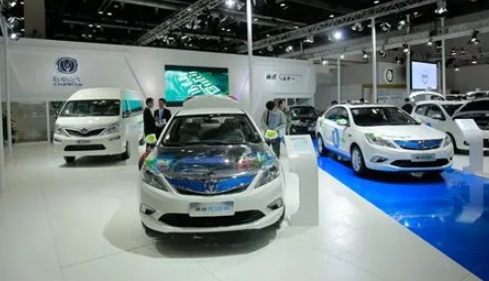 会展激发消费活力新能源车表现抢眼“双节”加持，汽车市场“火力”旺