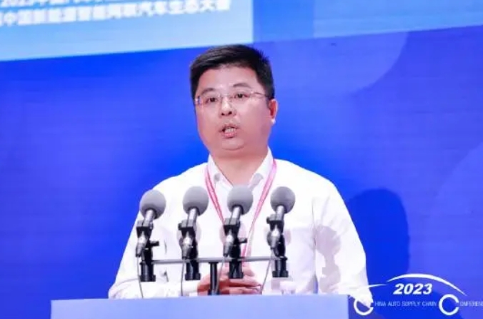 严俊杰：智能电动汽车操作系统发展趋势洞见